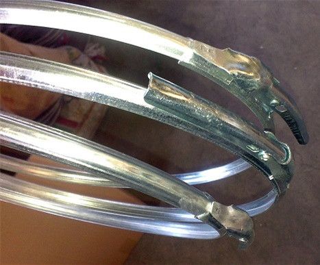 Lever locking rings for pails