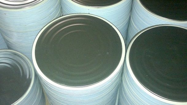 Pail lids with rubber seal and coating