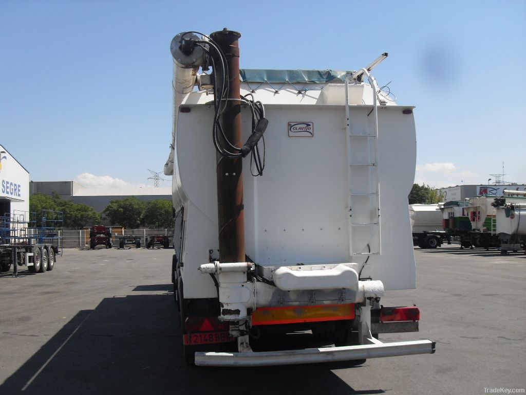 Feed semi trailer tank