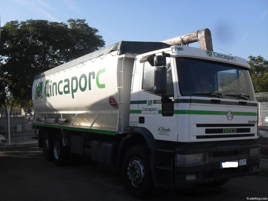 IVECO truck and feed tank