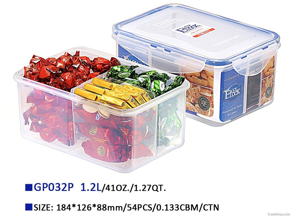 Multi compartment plastic food storage container