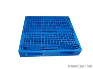 Single faced four ways entry plastic pallet