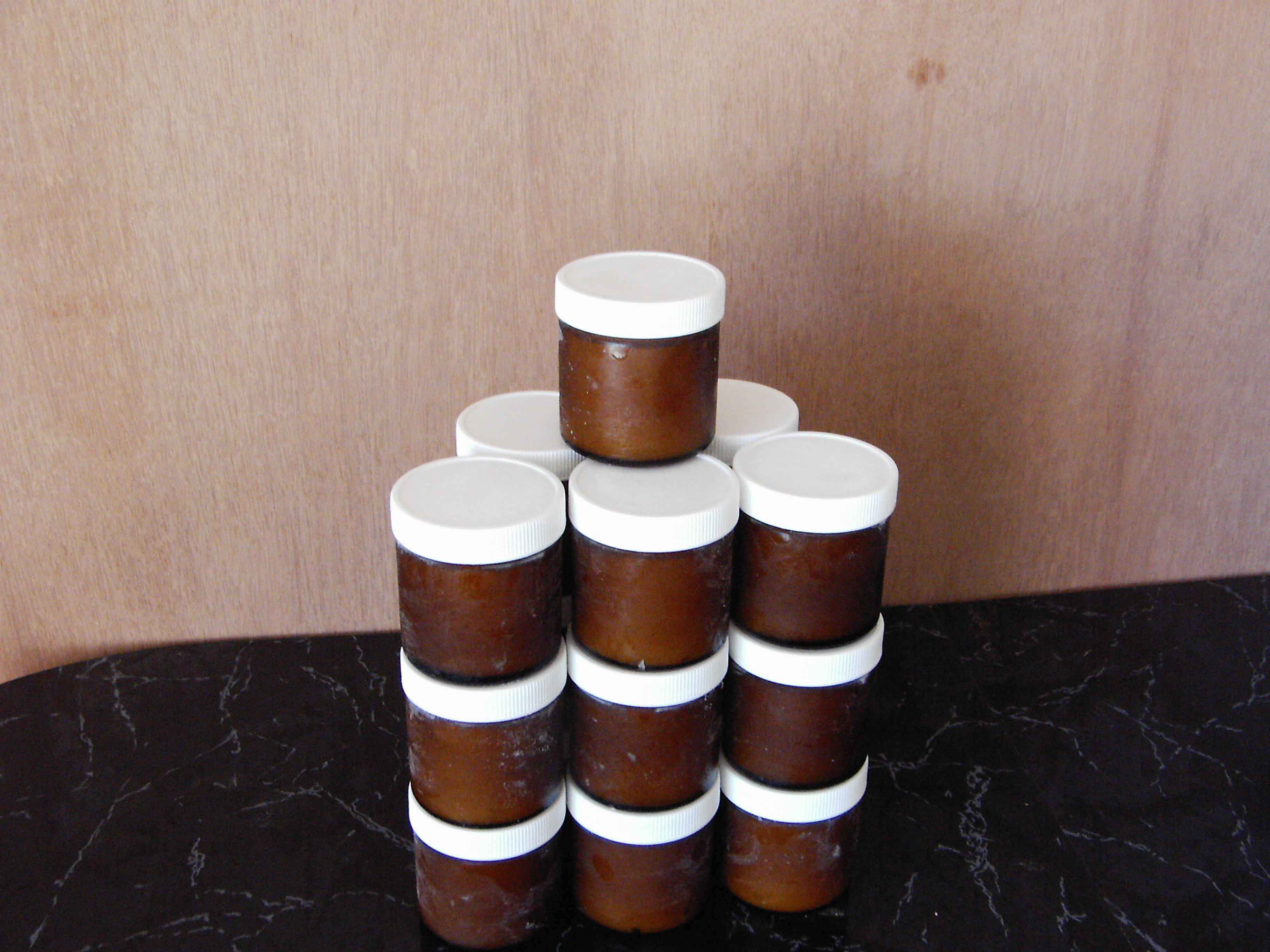 100% pure natural royal jelly from our beefarm in canada