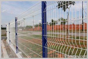 Wire mesh fence