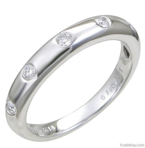 18K white gold diamond ring