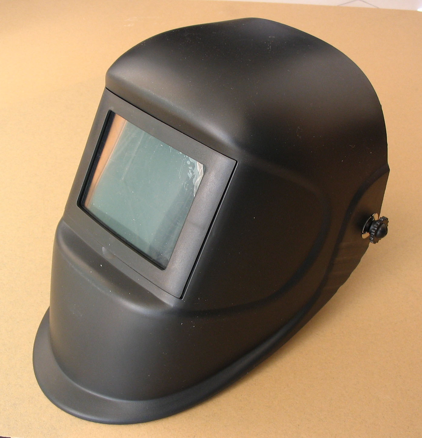 auto darkening welding helmet
