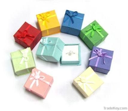 silver jewelry rings paper box