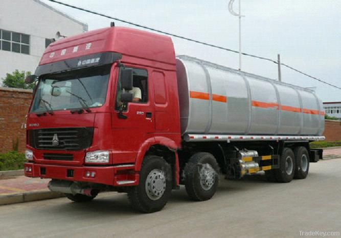 DONGFEGN OIL TANKER TRUCK