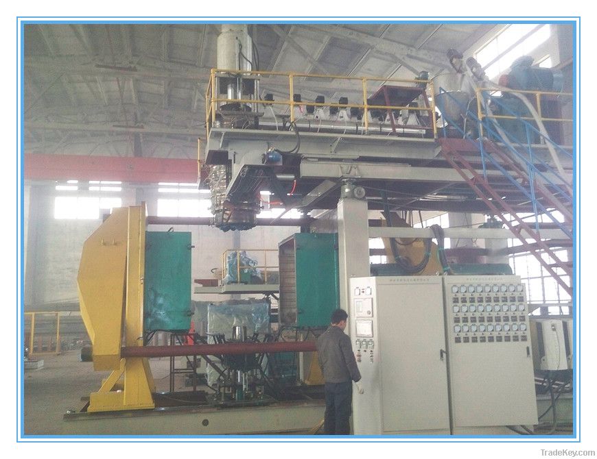 Plastic blow moulding machine