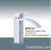 Single Handle Chrome Bathroom basin Faucet with Curved Spout