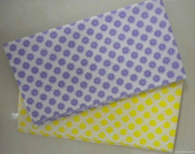 Nonwoven scented cleaning cloth