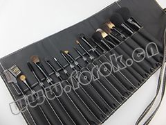 18pcs Professional Makeup/Cosmetic Brush Set with Black Case Holder CB05006