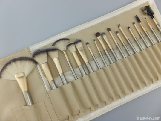 18pcs professional Makeup/Cosmetic Brush Set with Beige color Case CB05009