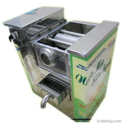 Sugar cane juice machine