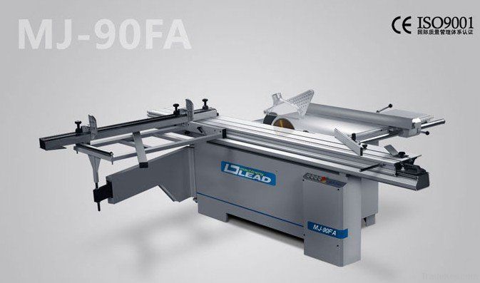 sliding table saw in making furniture