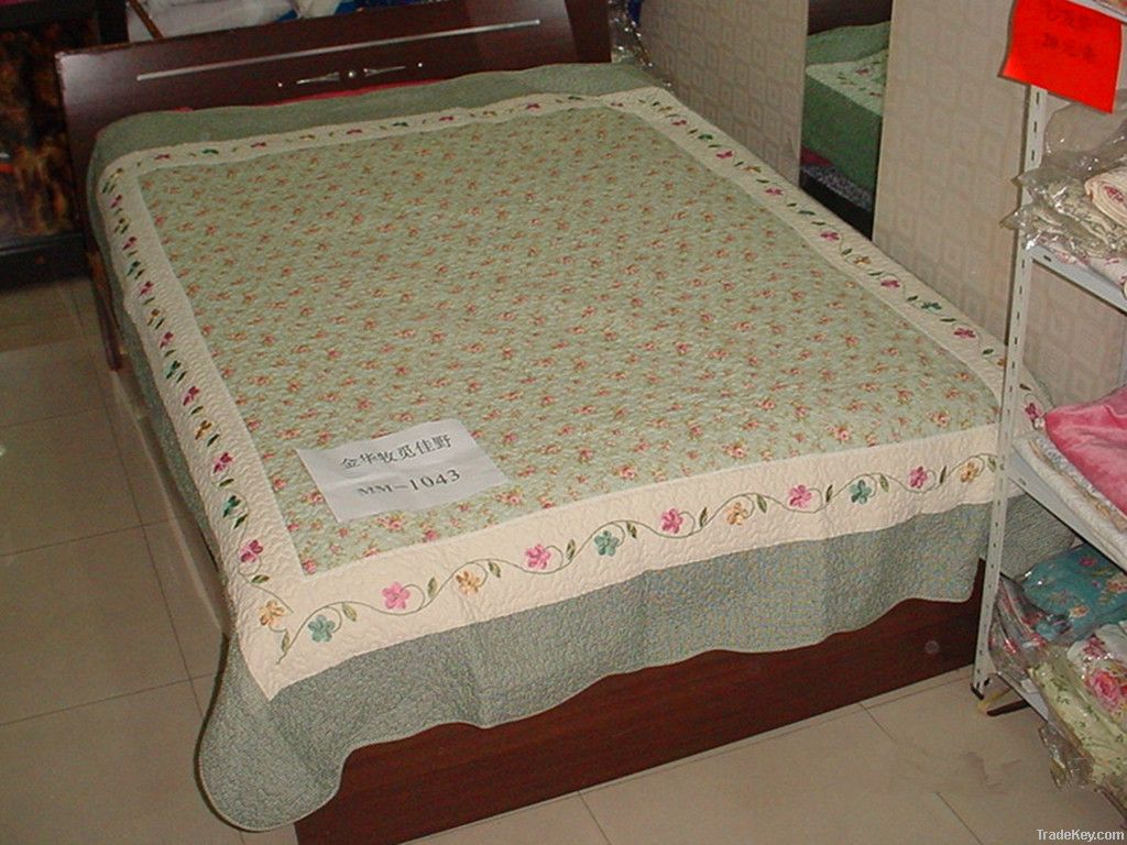 Embroidered patckwork quilt set