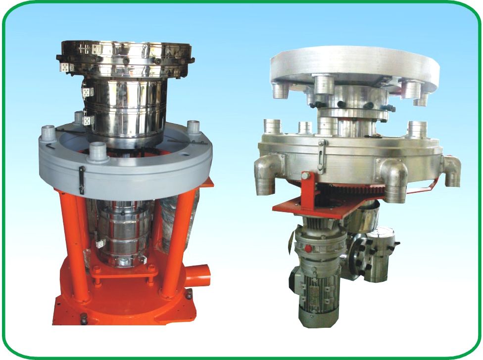 Rotary device for plastic blowing machines