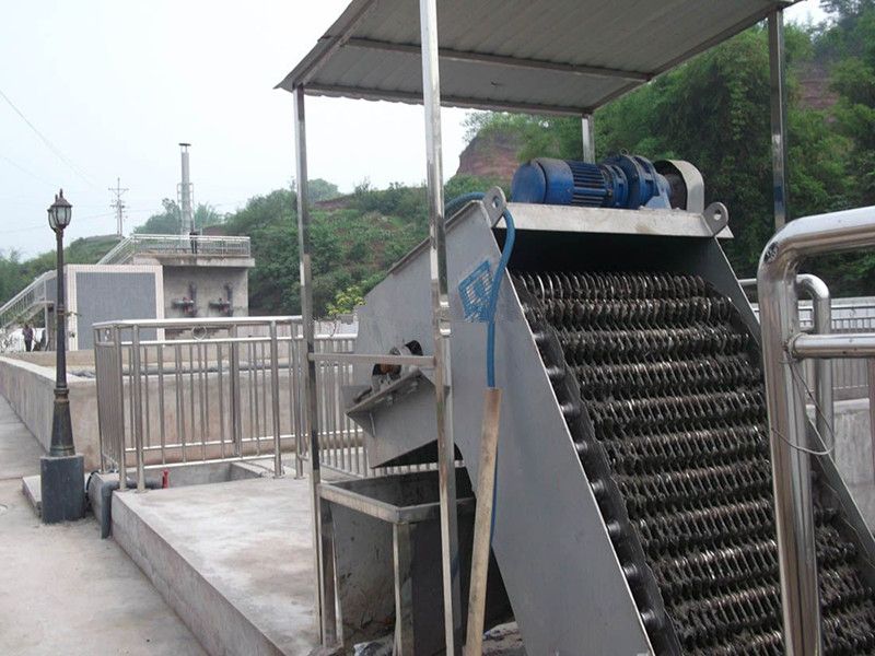 Mechanical rotating waste water bar screen 