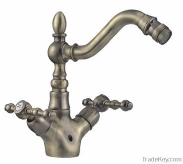 Dual handles bidet faucet