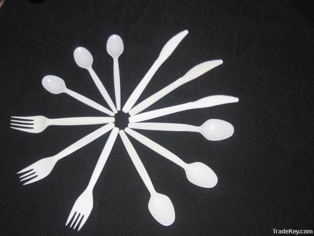 clamshell trays and containers , cutlery set