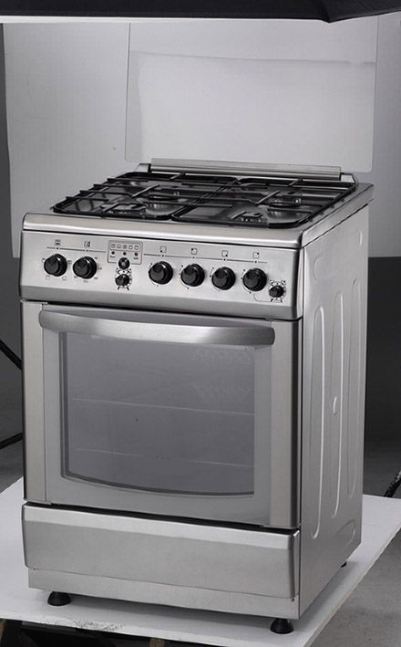 free standing gas or electric cooker