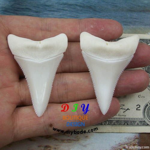 Modern Great white shark tooth teeth necklae 50mm