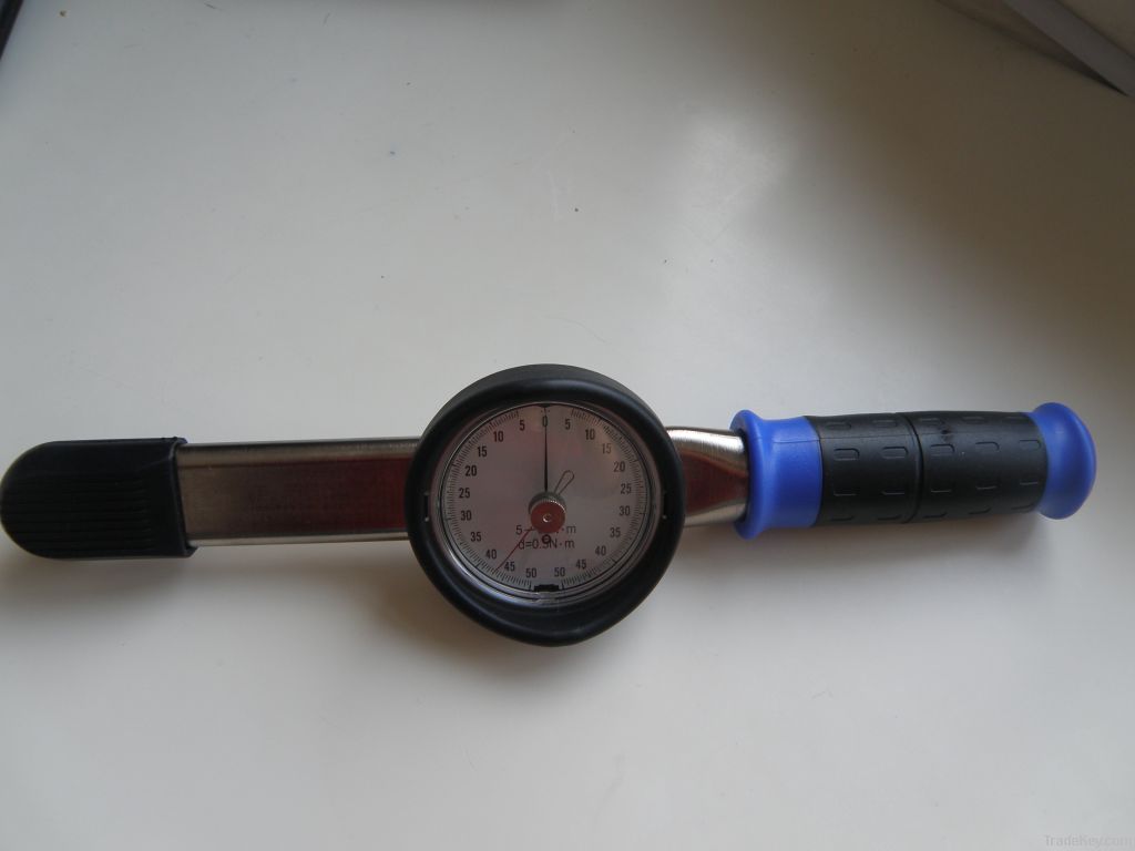 Dial indicating torque wrench