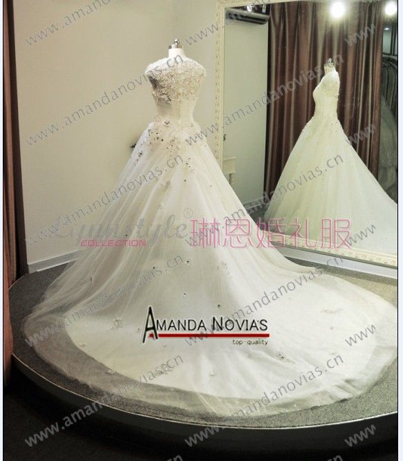 2013 new A-Line tulle lace applique wedding dress real sample