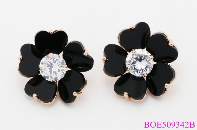 Delicate Stud Earrings Elegance handmade Flower Shape Stud Earrings