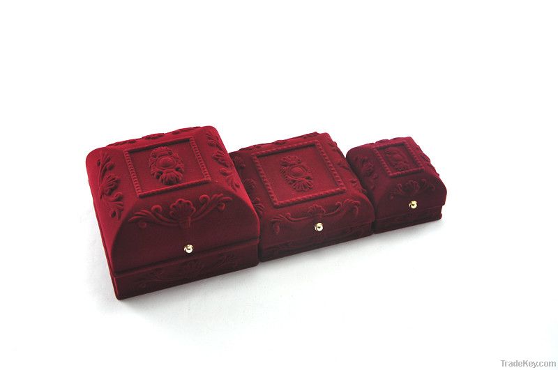 Red velvet jewelry boxes for rings