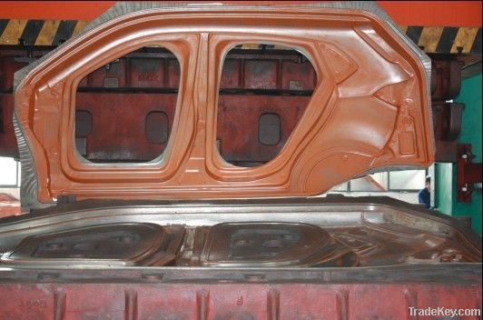 Auto body side mould