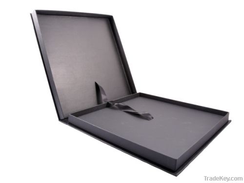 Clamshell cardboard photobook gift box