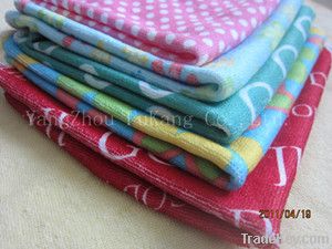 Polyester towel and microfiber cleaning cloth