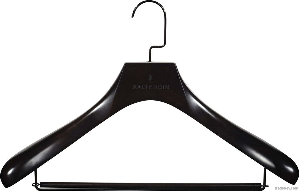 F01 Deluxe wooden hangers for coat and suits