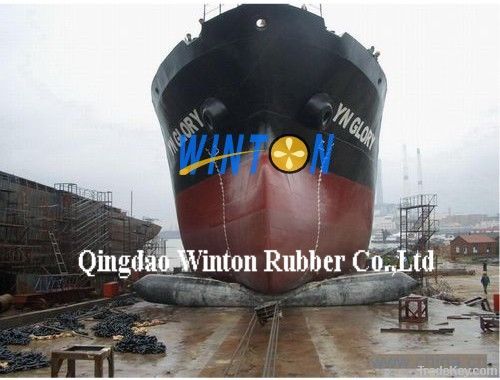 Ship launching and landing rubber airbag