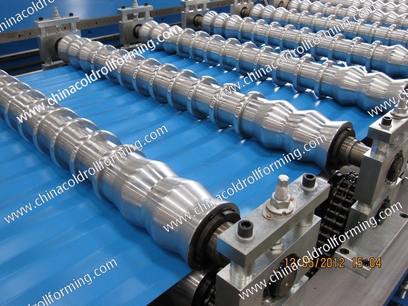 Corrugated sheet roll forming machine