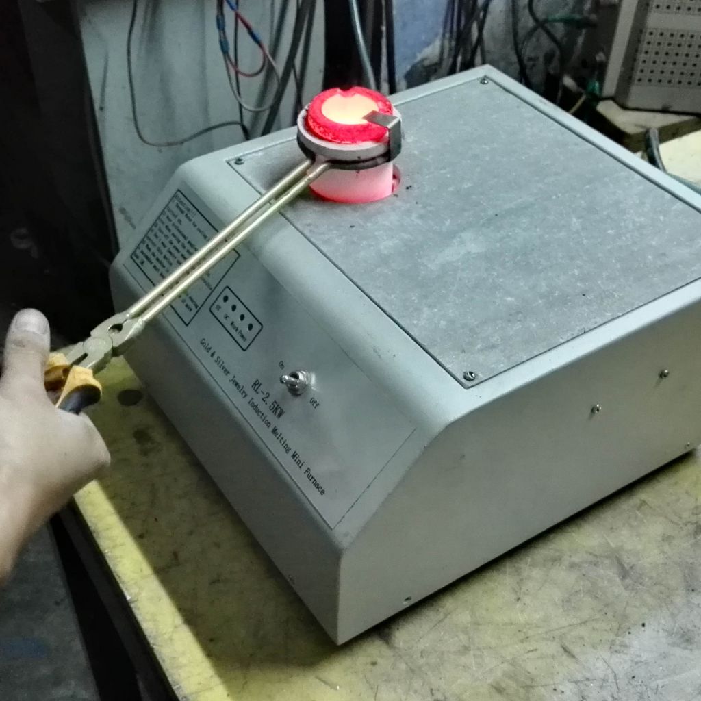 Mini induction heat furnace for gold/silver melting