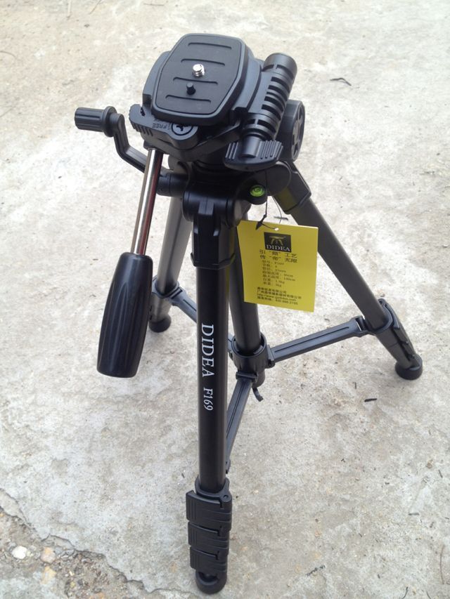 popular lightweight tripod for DC/entry-level SLR/small video