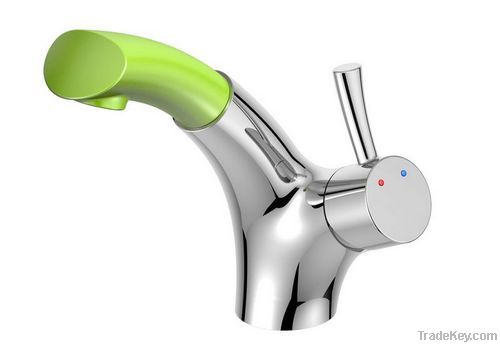 Single handle basin mixer with pull out spray