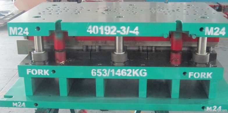 Vehicle stamping mould