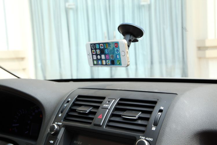 Universal in car magnetic holder for iPhone for Blackberry for HTC