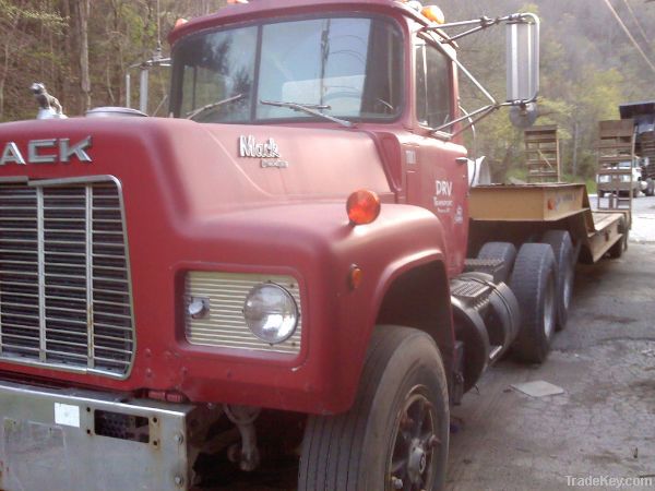 1986 red mack r model tractor