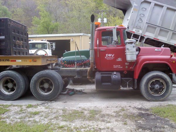 1986 red mack r model tractor