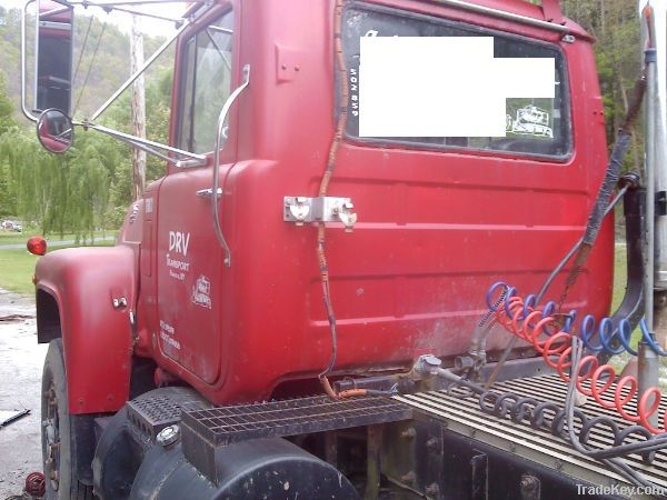 1986 red mack r model tractor