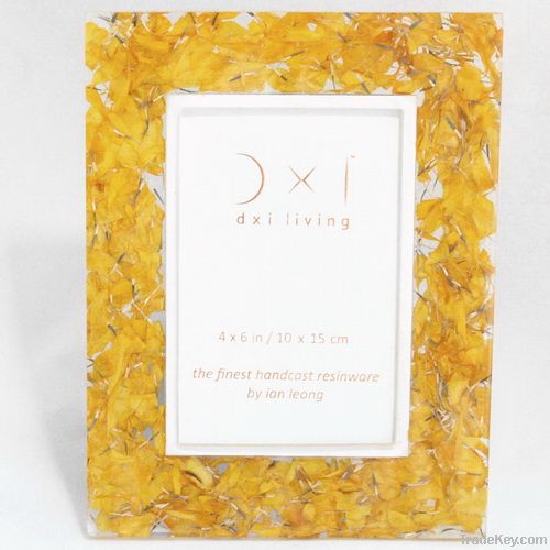 photo frame resin hand cast : marigold petals embed