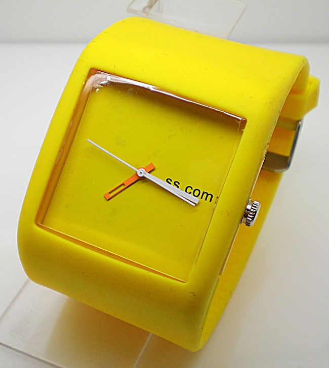 2012 fashion wide band silicone jelly watch