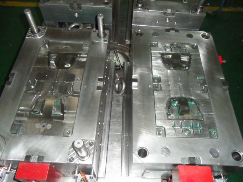 plastic injection tooling