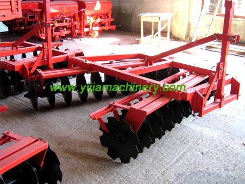 Mounted light-duty disc harrow