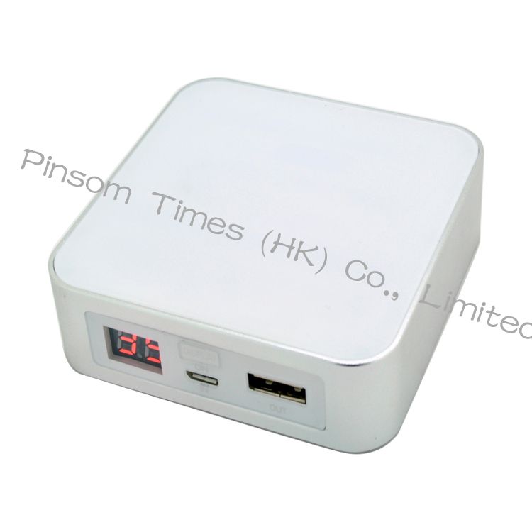 Pinsom 7800mAh power bank with digital displa