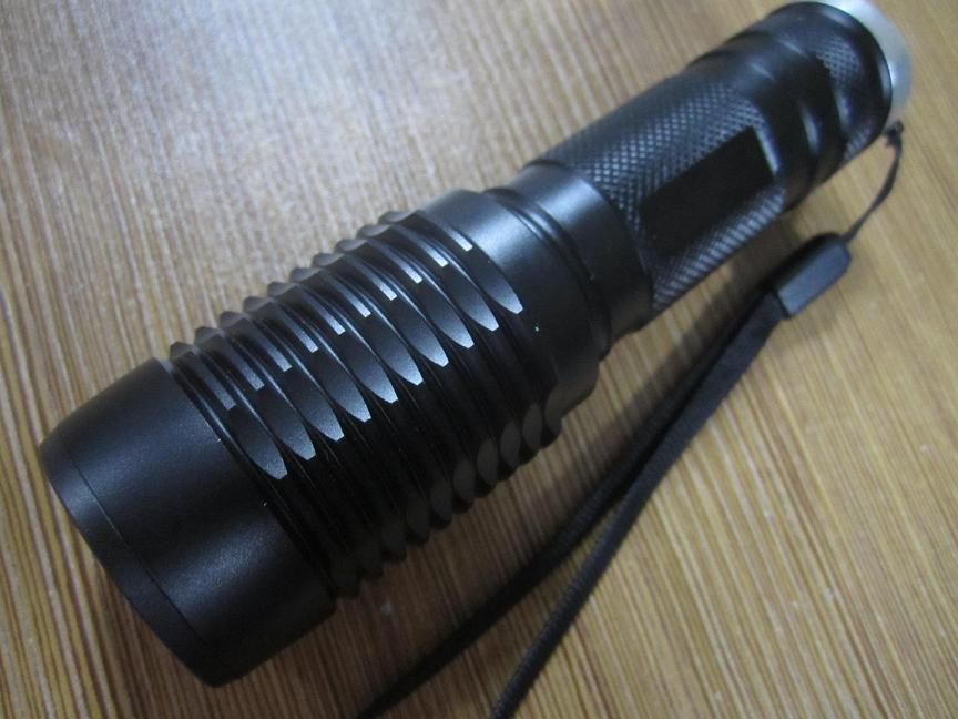 Zoom T6 Flashlight with Dry Battery (SY-3004)